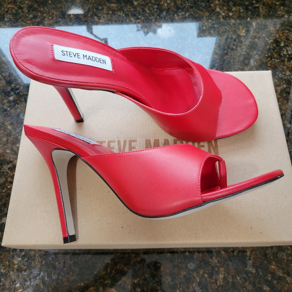 Beautiful Red Steve Madden Thong Heeled Sandals